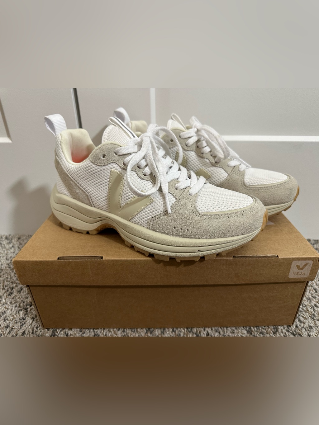 Veja Venturi Alveomesh Sneakers In Cream And White